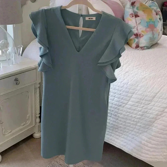 dress with ruffle sleeve - Picture 1 of 5